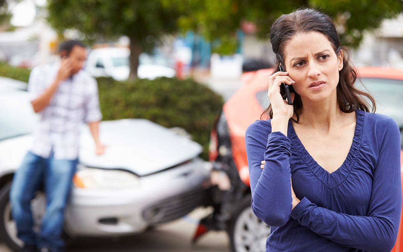 A Texan woman calls her insurance company after an accident.